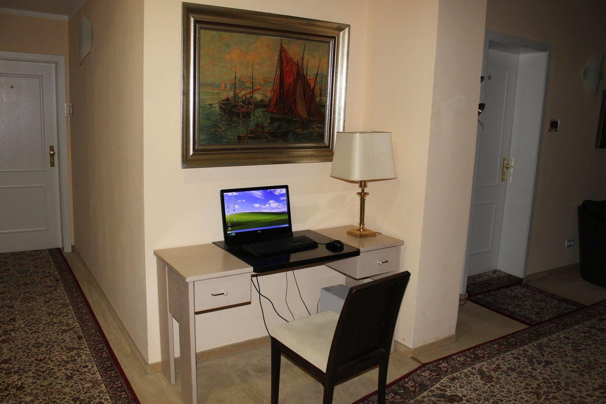 Hotel Stolteraa Росток Экстерьер фото